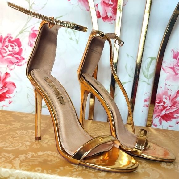 Gold metallic Liliana heels pump with Diamond detail 7.5 - Picture 4 of 7